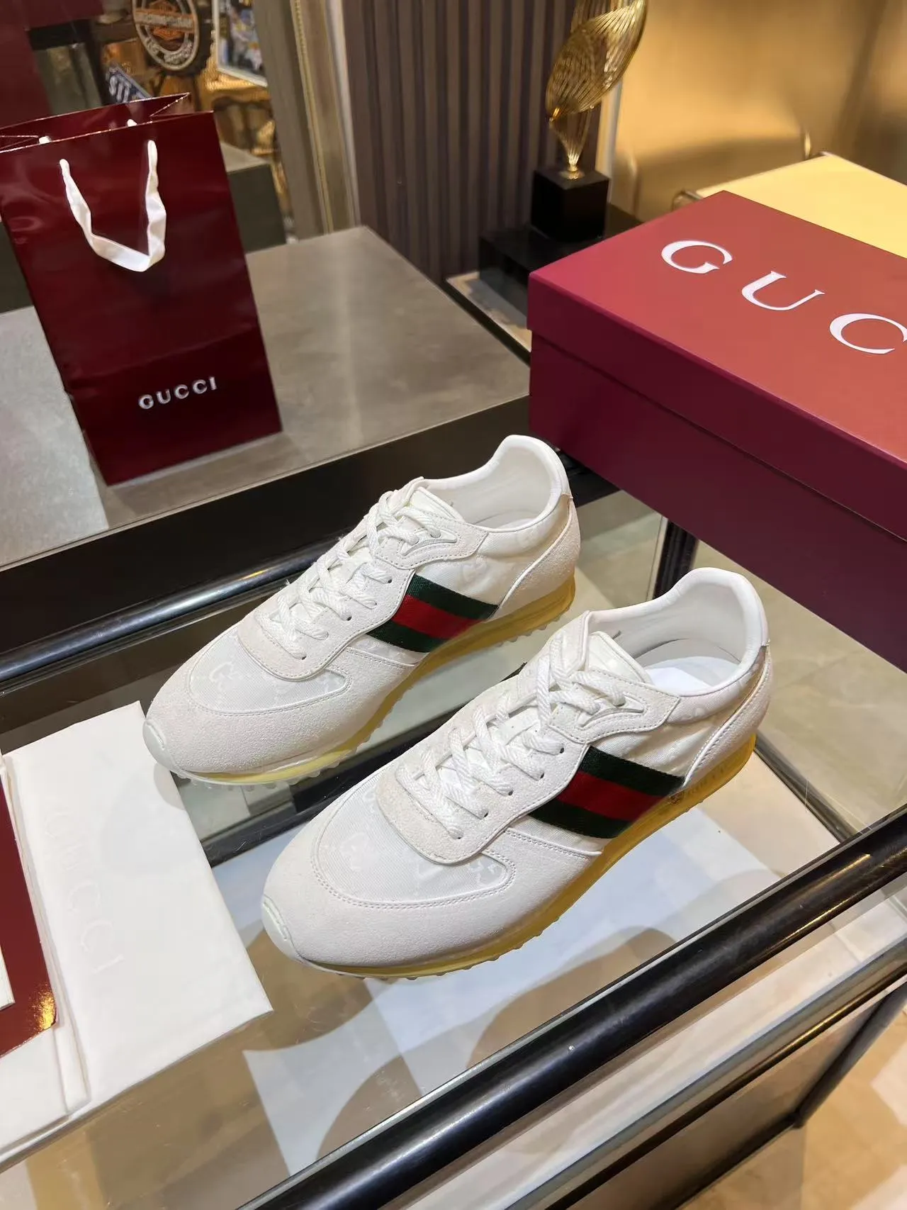 [G Home] P: 660💰 Men's Size: 40-44 (45 customized) Gucci Gucci Top version Latest catwalk style Re-Motion series Thick-soled casual sneakers Original purchase development and production This sneaker has a detachable and adjustable ankle strap, adding a dynamic item to the 2025 spring and summer series. The light and flexible outsole has been specially treated and is filled with a strong retro style. Exquisitely packaged at the delivery counter🛍📦 ▪️Fabric: Original customized imported first-layer cowhide ▪️Inner lining: Original customized breathable mesh ▪️Sole: Original molded TPU material ▪️Sole thickness: 3.5CM